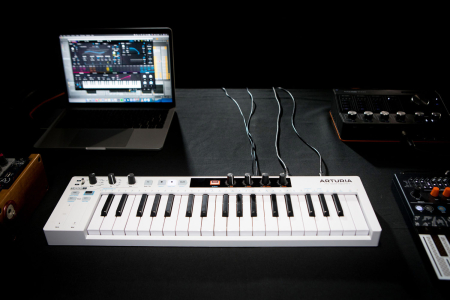 MIDI клавиатура ARTURIA KeyStep 37 WH