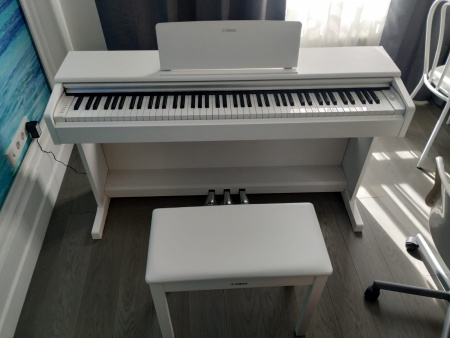Цифровое пианино Yamaha Arius YDP-145WH